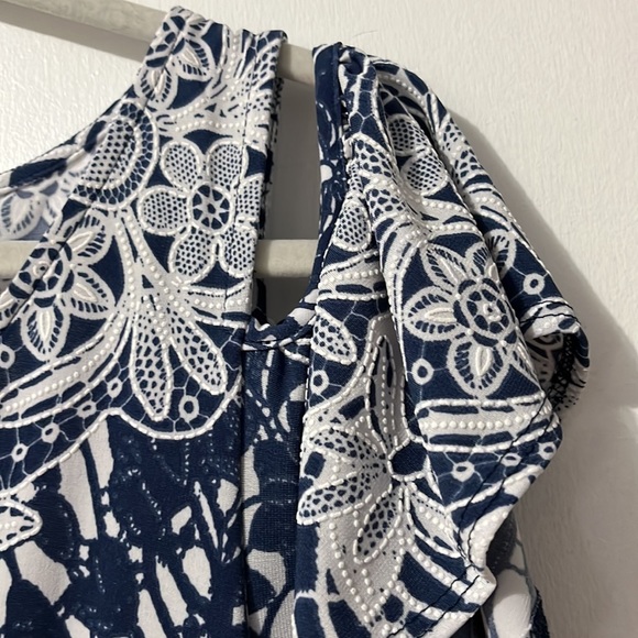 Rob & Ali cold shoulder dress.  Raised detailing. - Picture 3 of 10